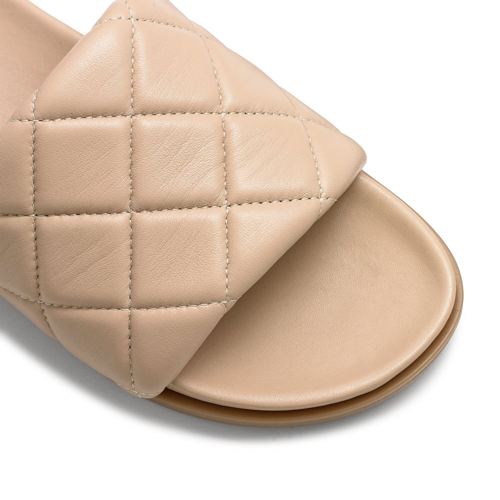 Russell & Bromley Quilted Badtofflor Dam Beige | EWNMV-2430